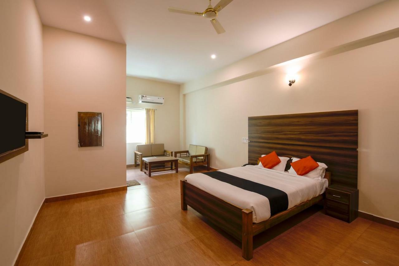 Capital O 22212 J K Golden Embassy 3* Mysore