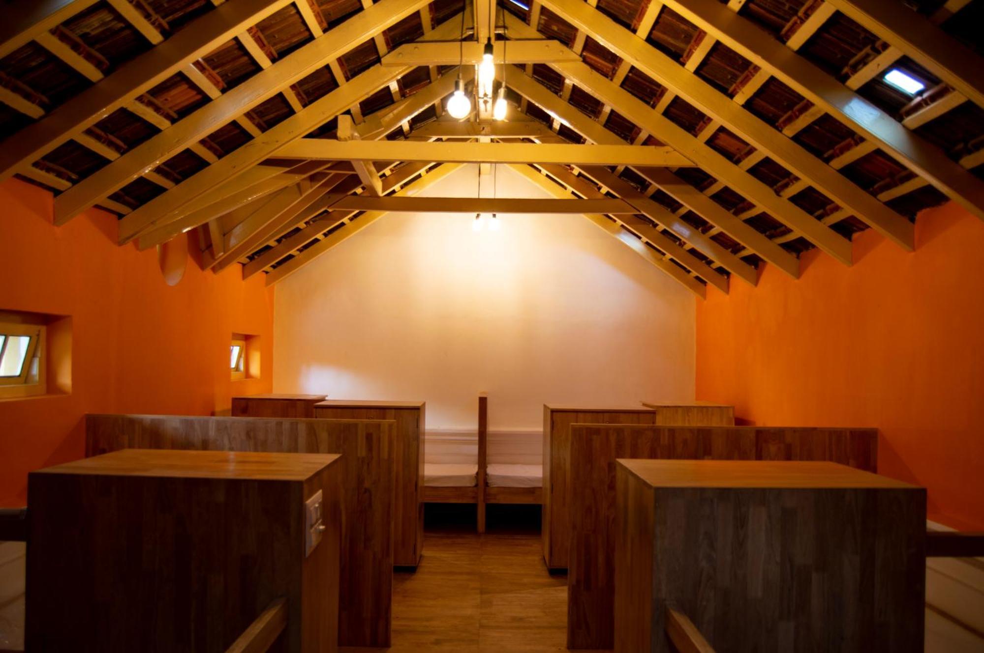 Hostel Roambay