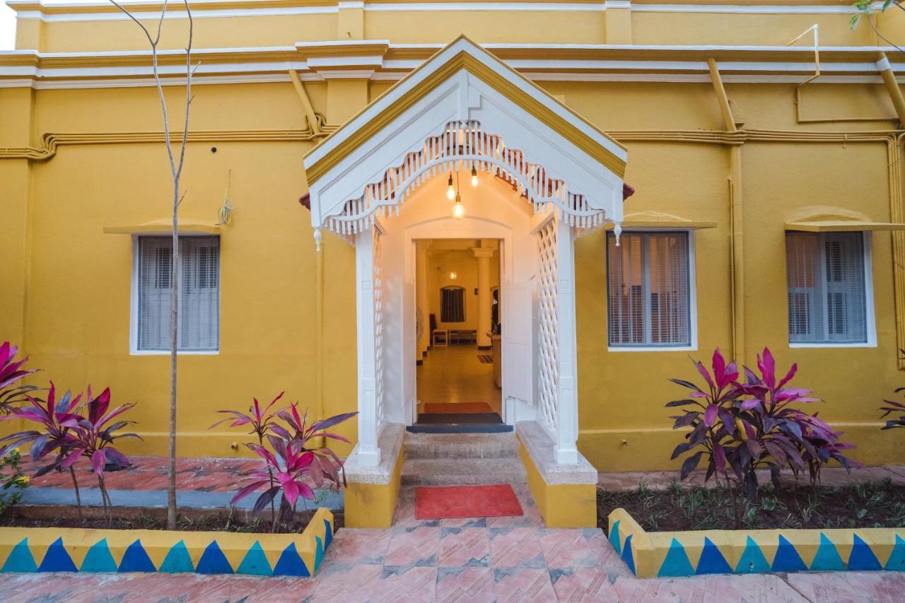 Roambay Hostel *