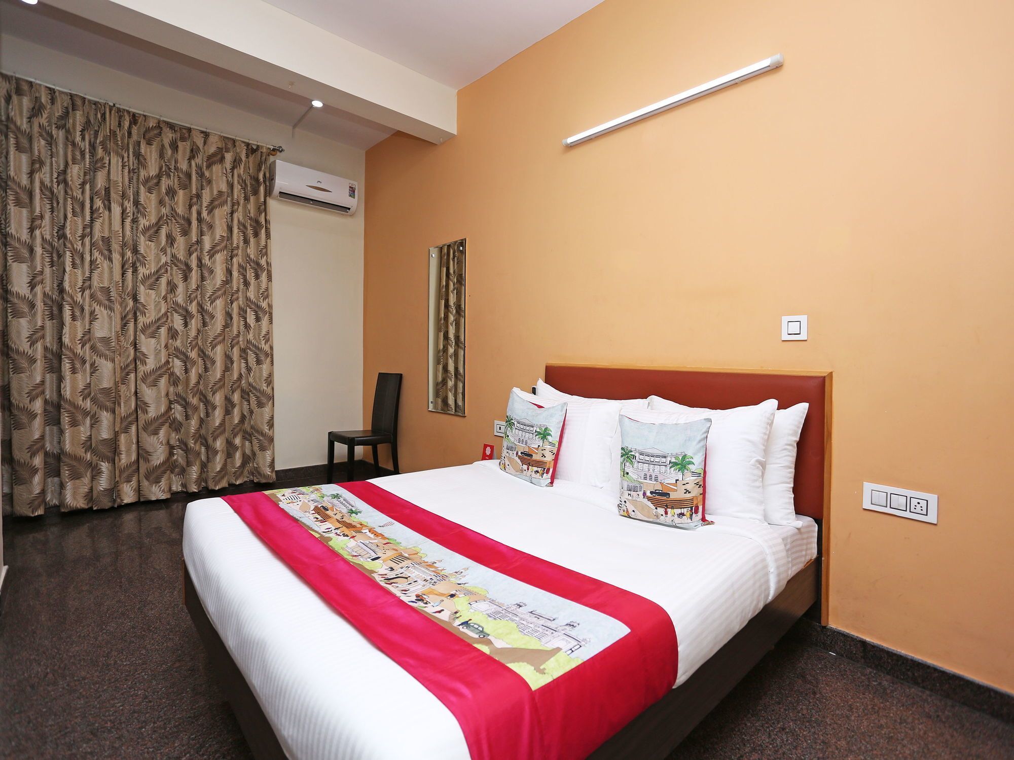 Oyo Flagship 082 Hotel 3*
