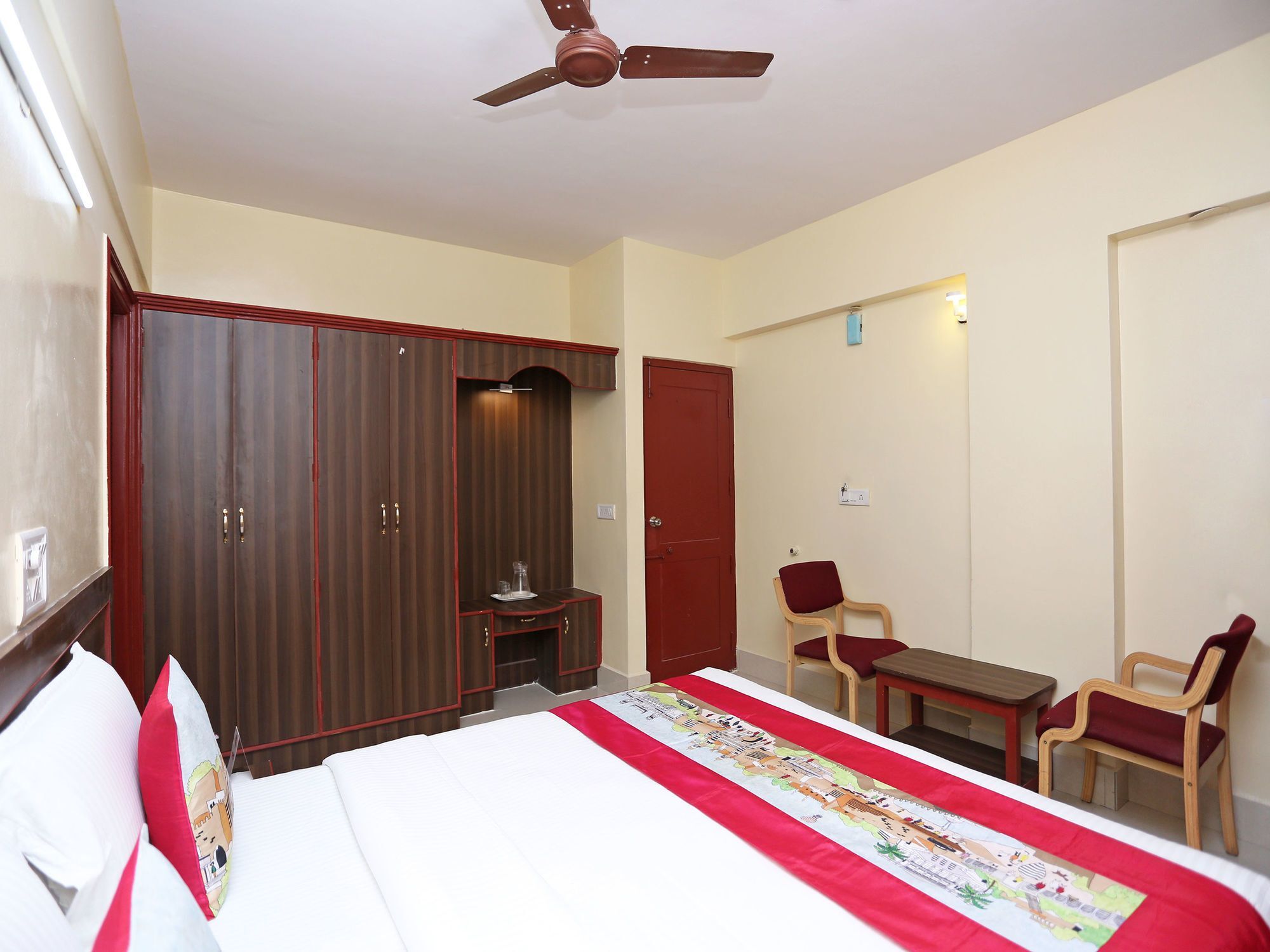 Hotel Oyo 9904 Near Suburban Bus Stand Mysore