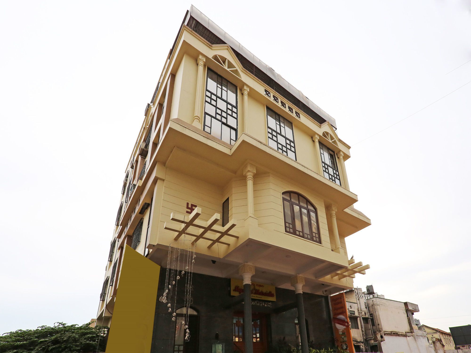 Hotel Oyo 9904 Near Suburban Bus Stand