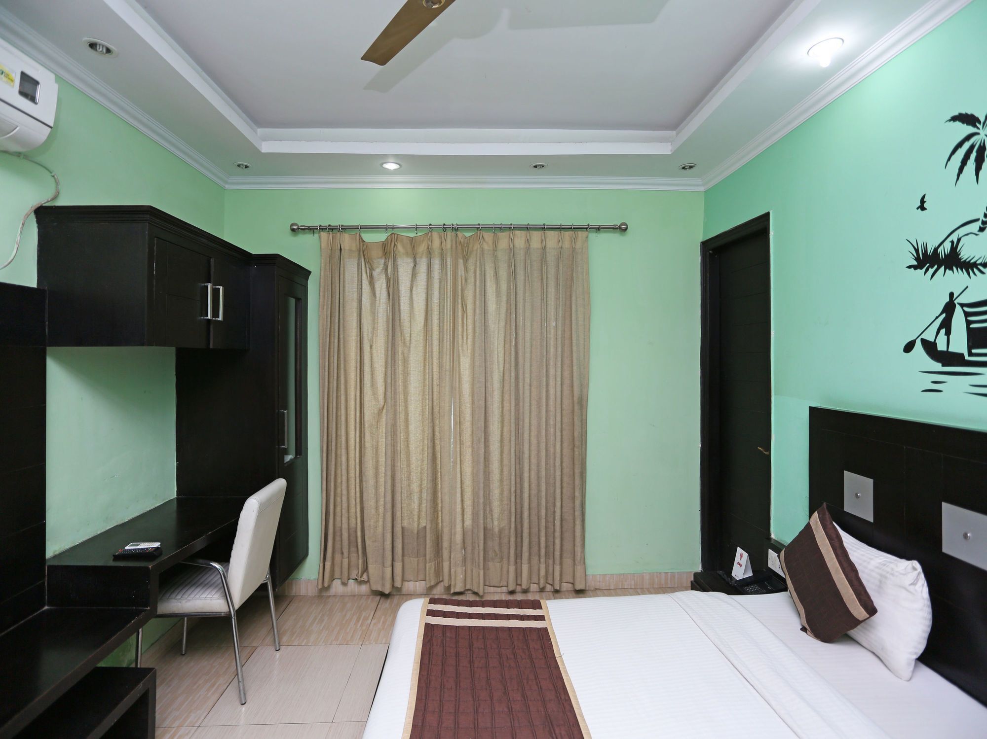 Oyo 9332 Aishwarya Le Royale 3*