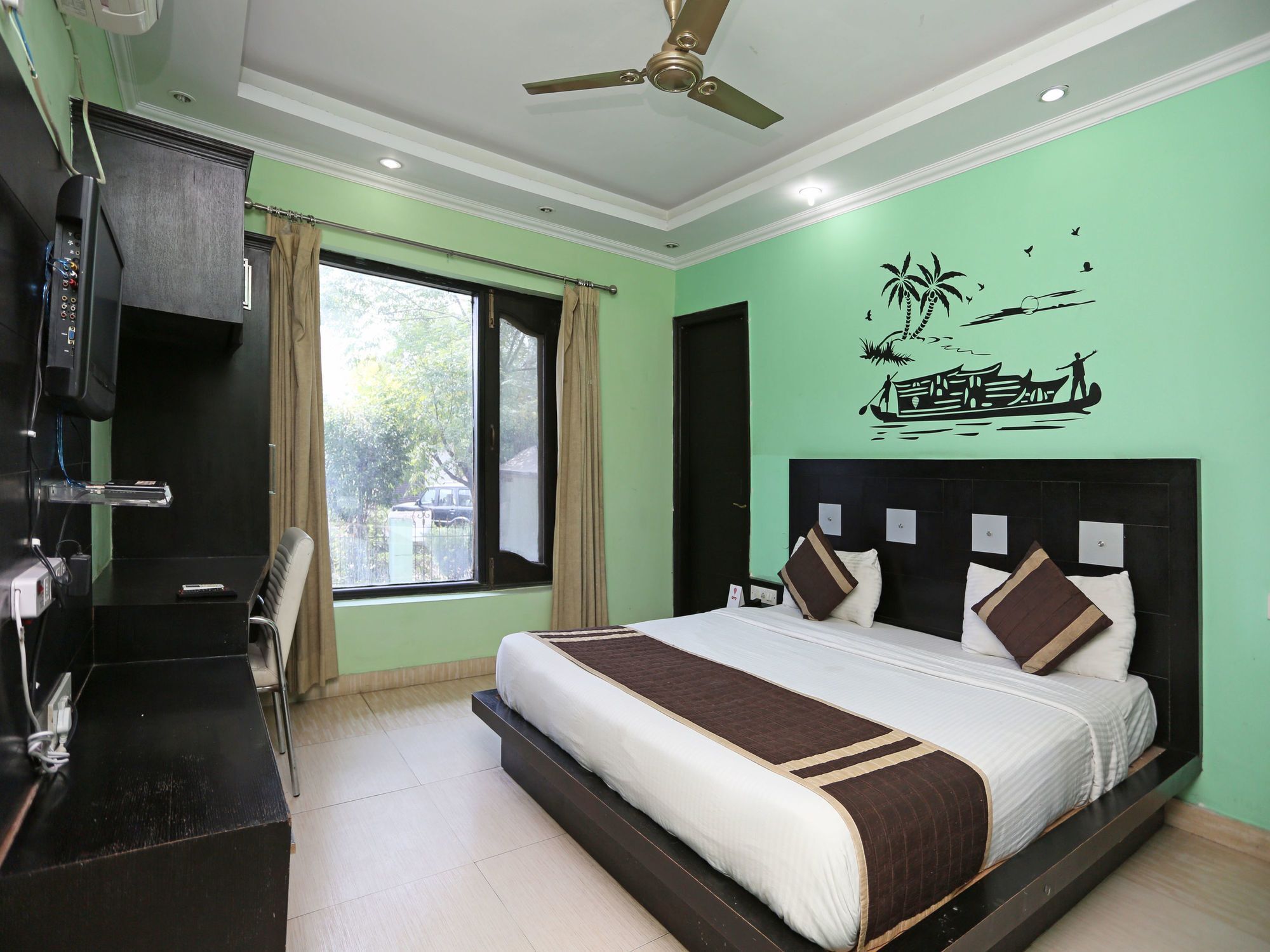 Oyo 9332 Aishwarya Le Royale 3*