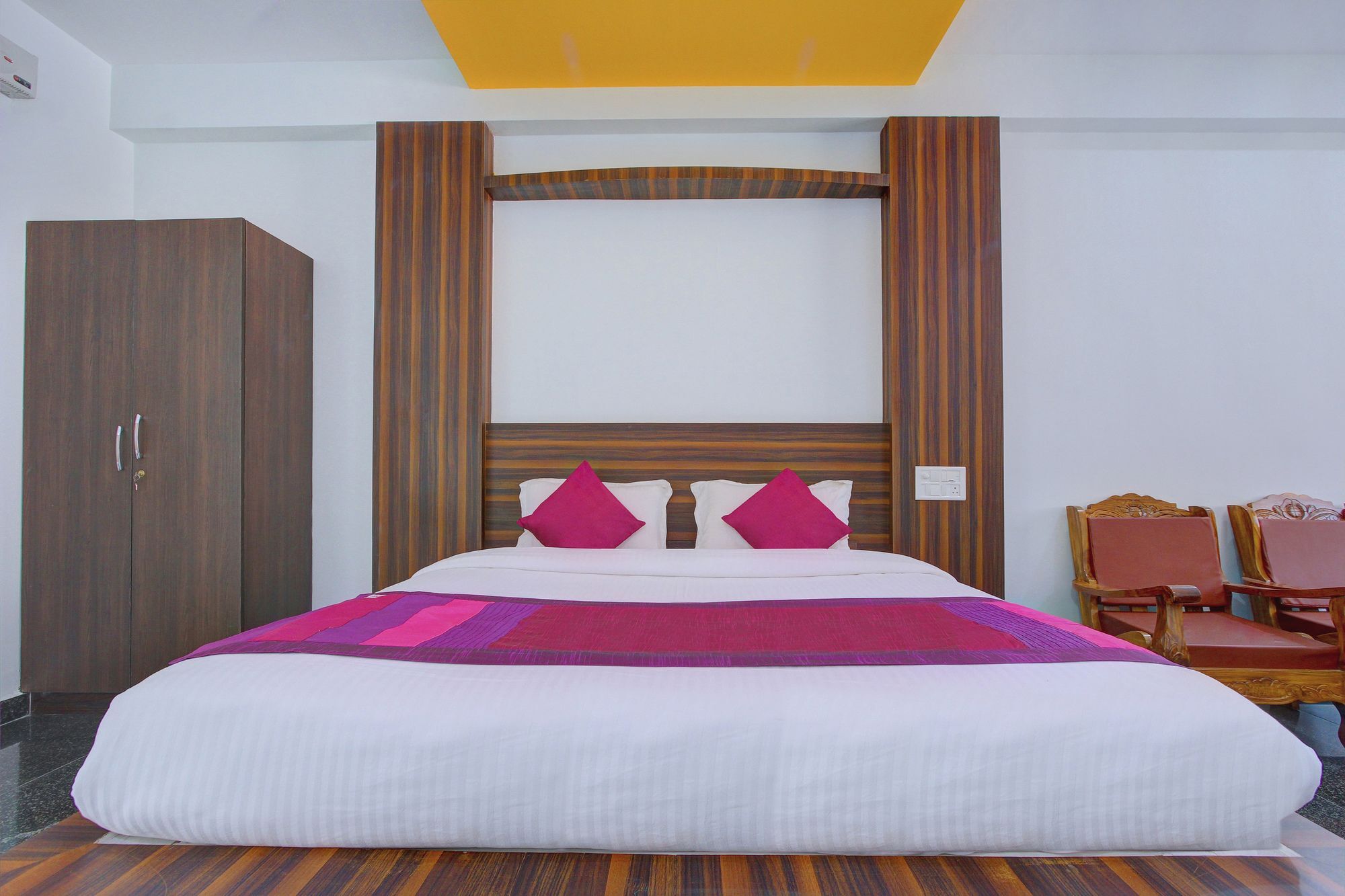 Hotel Oyo 11724 Chitra Residency 2*