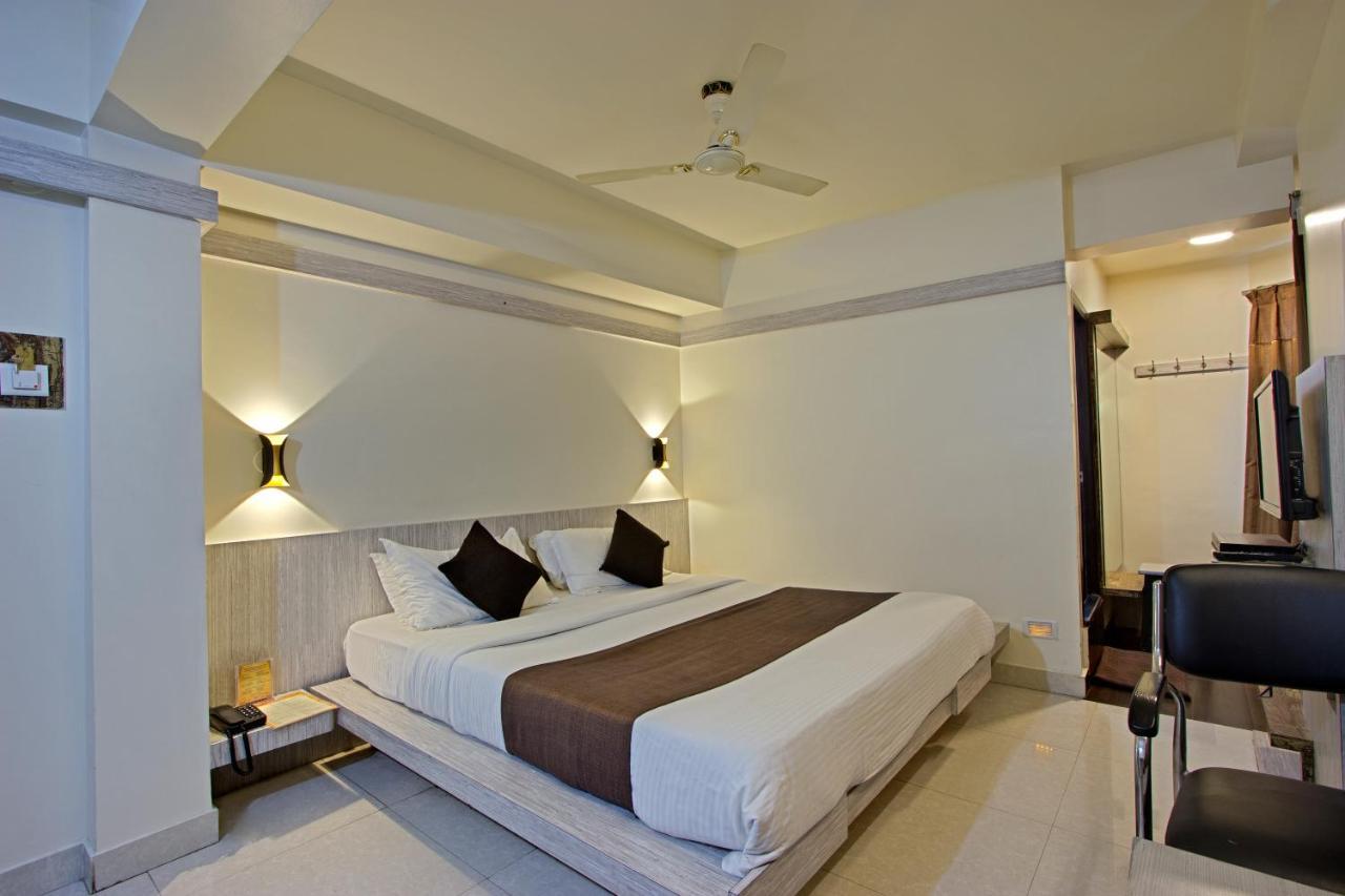 Mannars Residency *