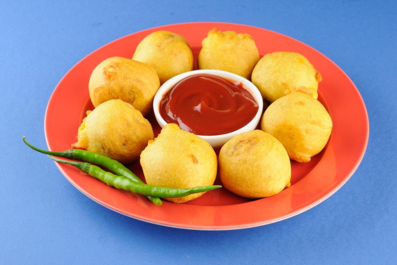 Capital O 22212 J K Golden Embassy 3* Mysore