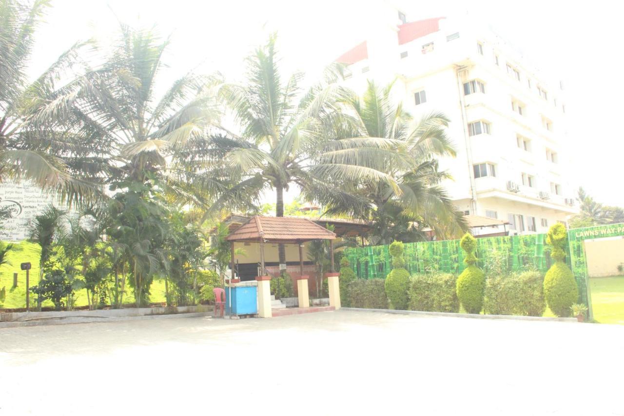 Hotel By The Way