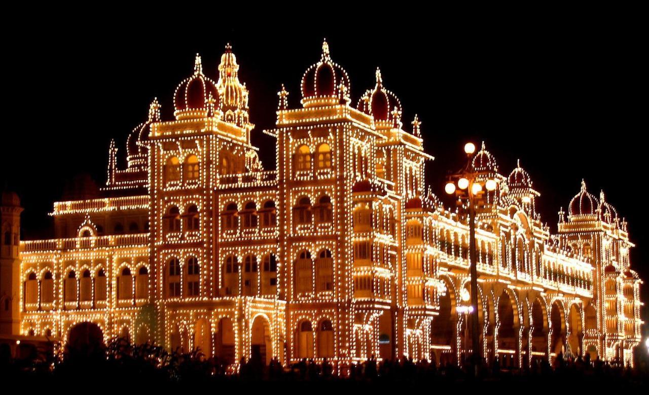 Hotel The Grand