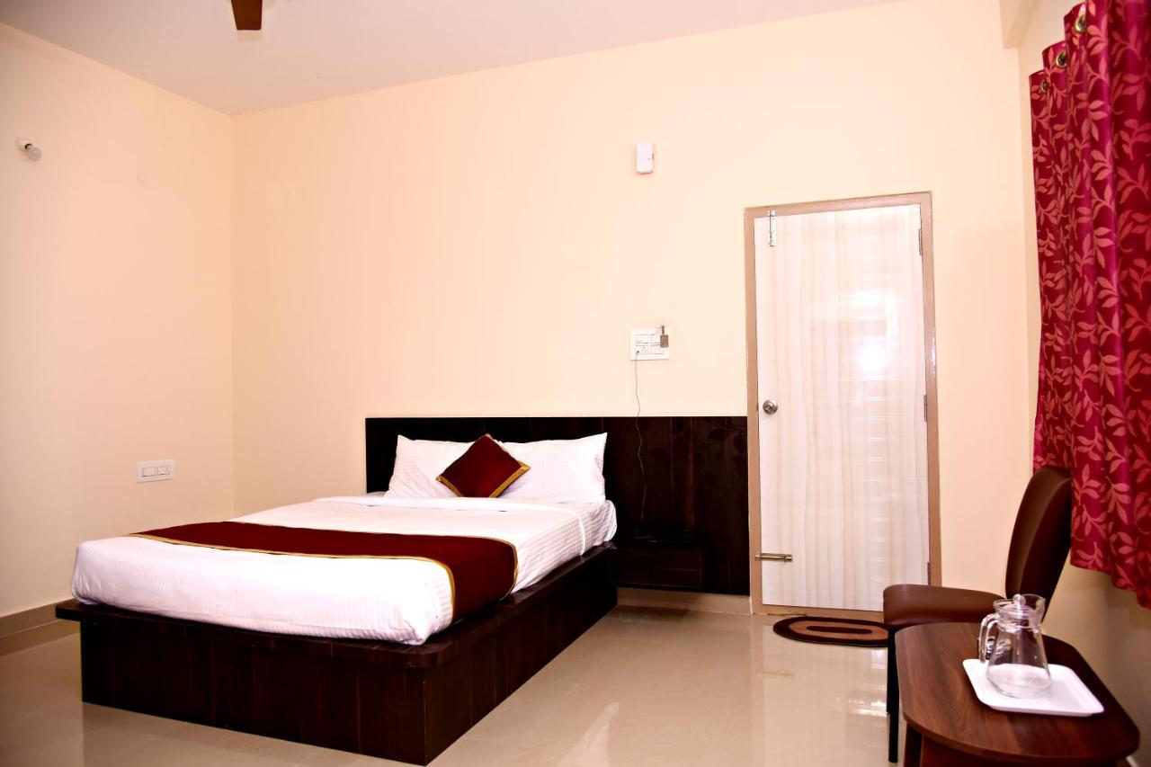Hotel The *