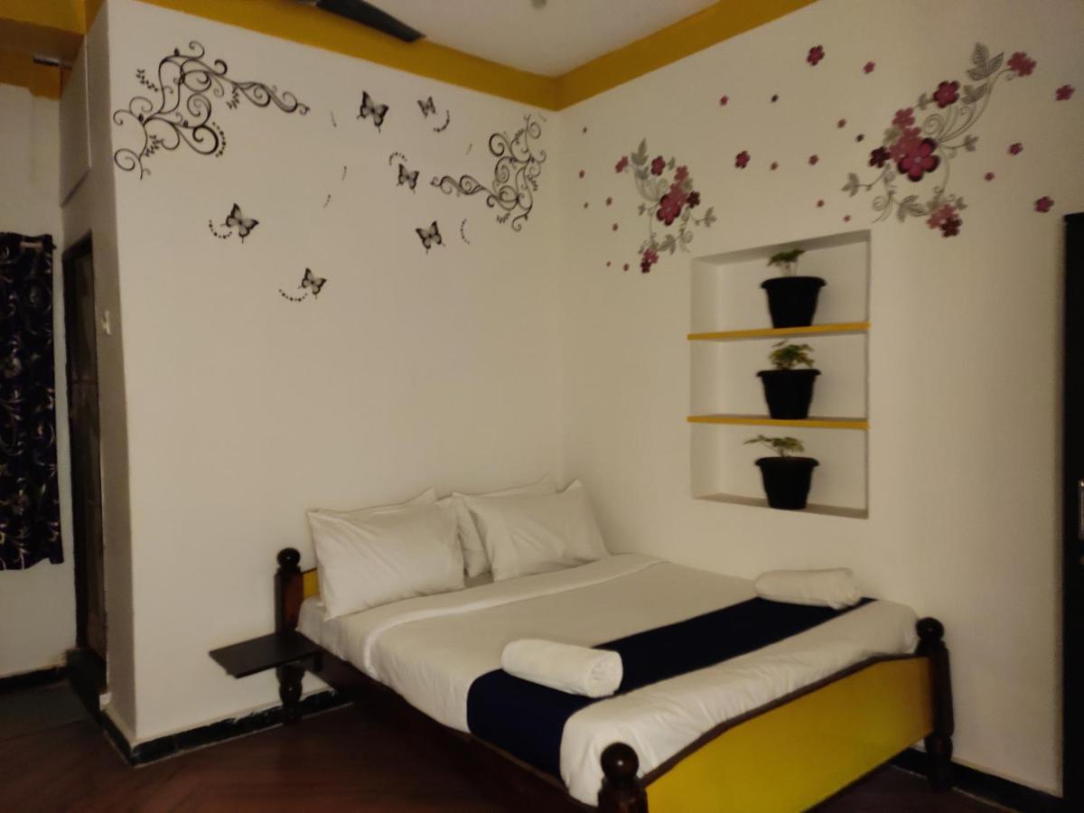 K F International Hotel 2*