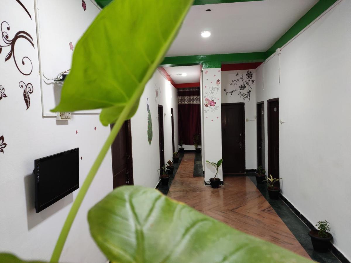 K F International Hotel 2*