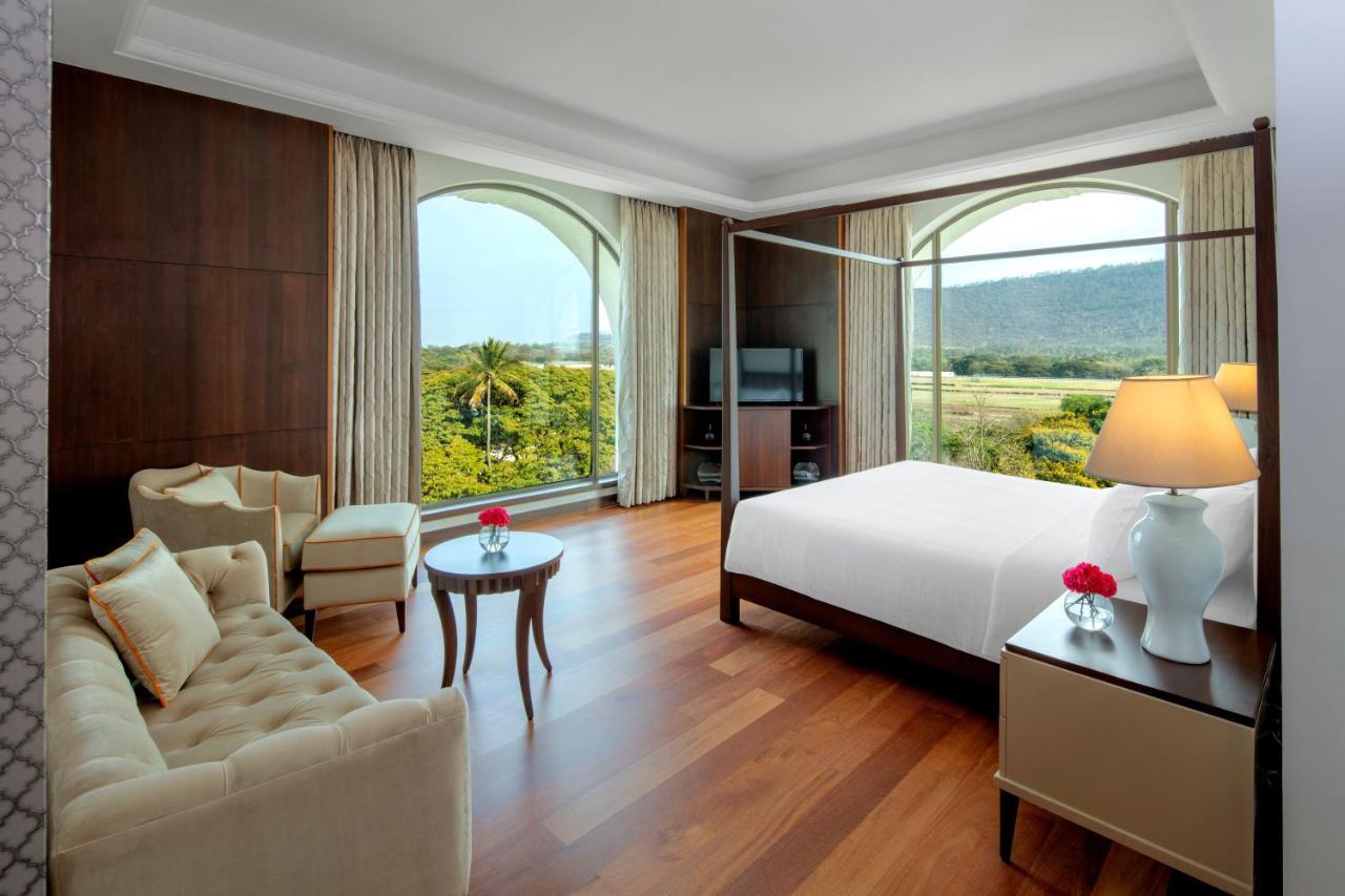 Hotel Radisson Blu Plaza 5*