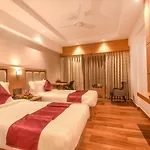 Emerald Clarks Inn Suites