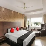 Capital O 18430 The Dawn Hotel
