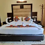 Crystal Paark Inn