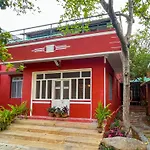 Rahees Bi Roambay - Backpacker Hostel