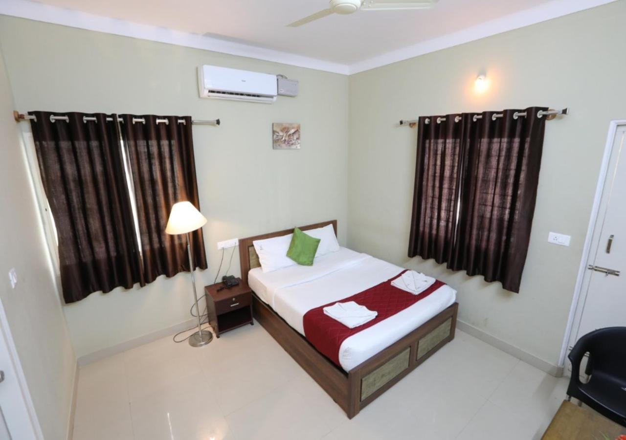 Hotel The Green Orchid 2*