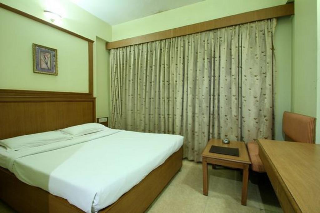Roopa 3*