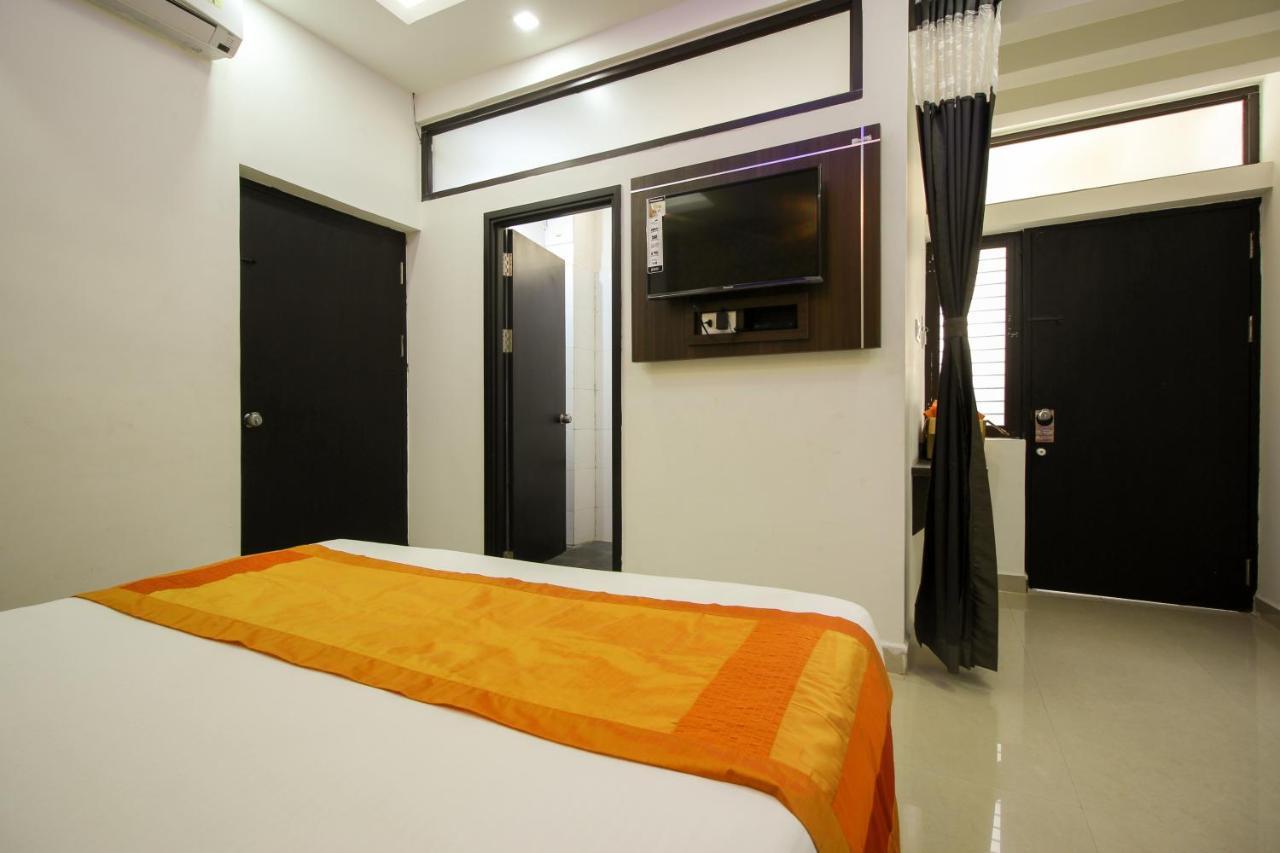 Hotel Super Oyo Flagship 8281 Aj Palace 3*