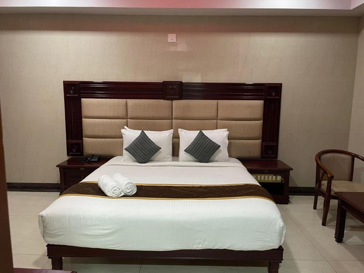 Yuvraj Signature 2* Mysore
