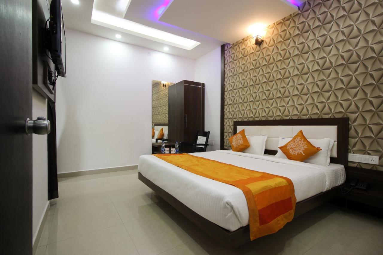 Super Oyo Flagship 8281 Aj Palace Mysore