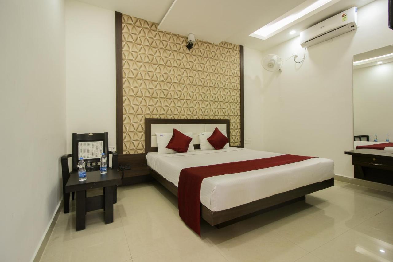 Super Oyo Flagship 8281 Aj Palace Hotel 3*