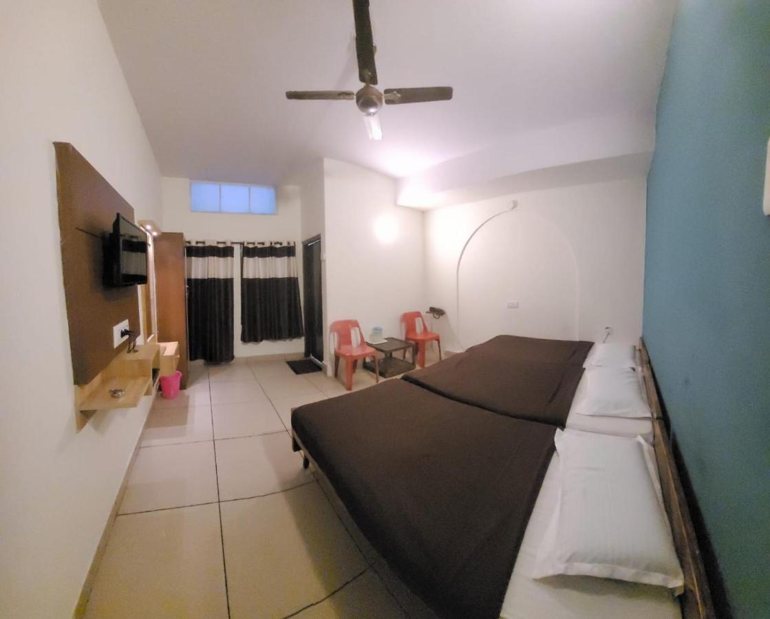 New Jaganmohana Comforts Mysore