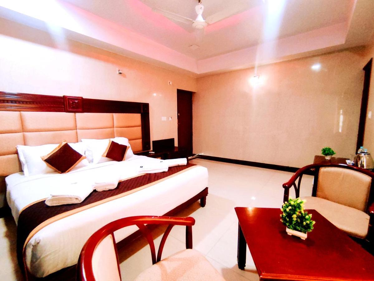 Hotel Yuvraj Signature