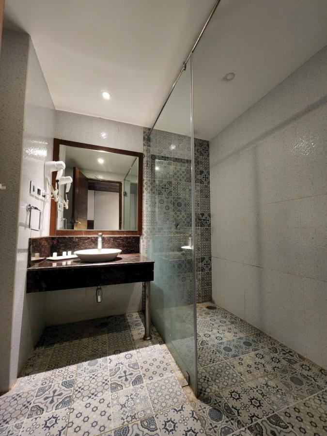 Preethi International 3*