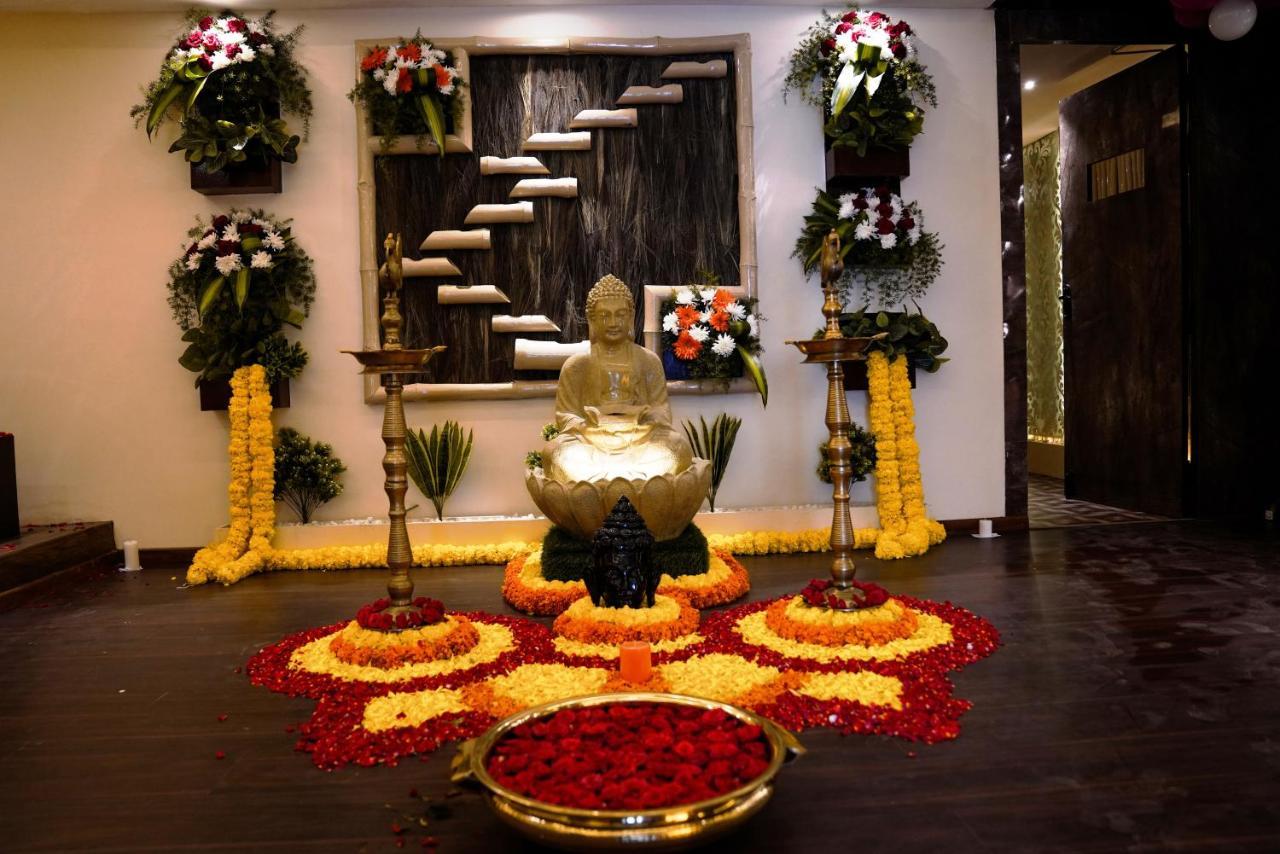 Roopa Hotel