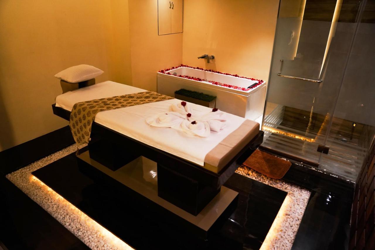 Roopa Hotel 3*
