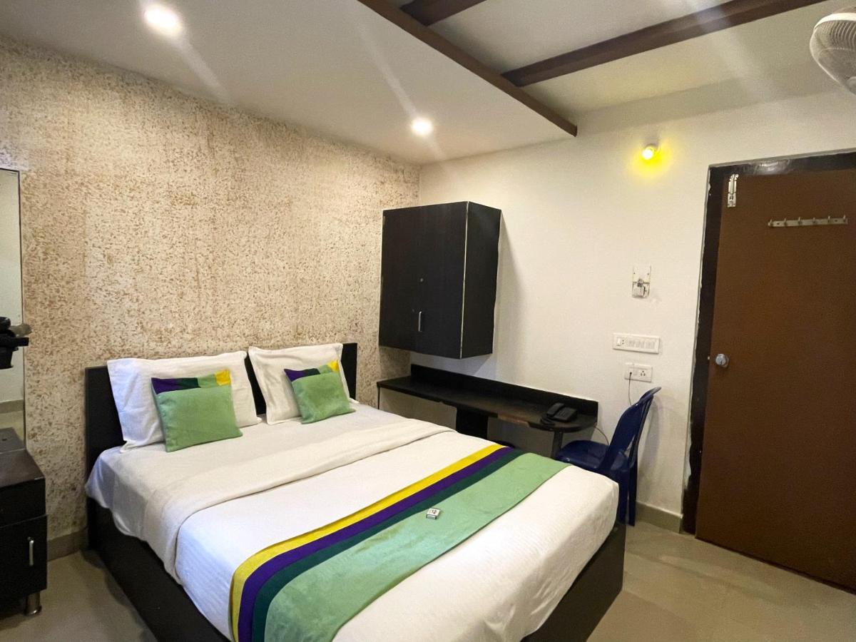 Staymaker Abs Comforts - Opp St Philomena Church Hotel