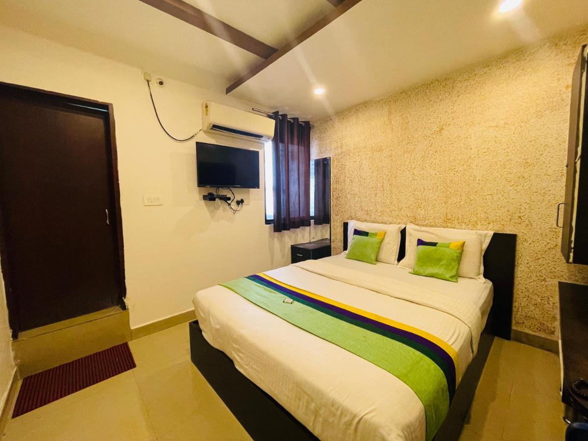 Hotel Staymaker Abs Comforts - Opp St Philomena Church 3*