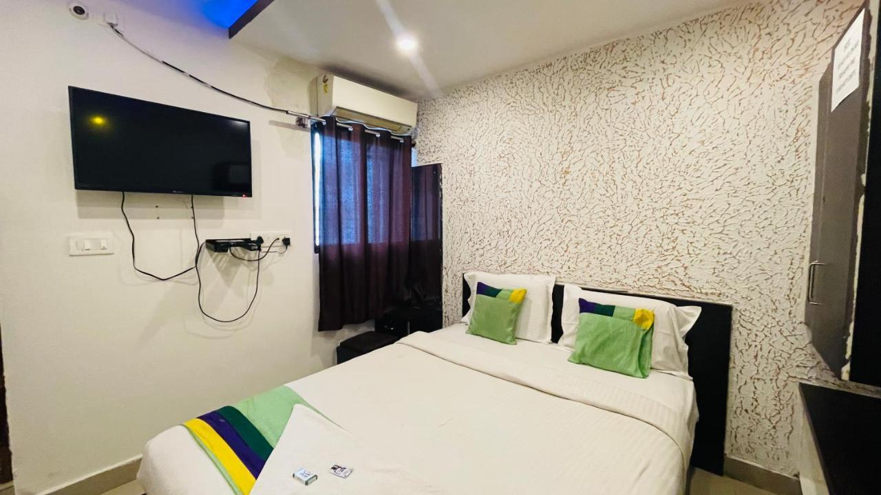 Hotel Staymaker Abs Comforts - Opp St Philomena Church 3*