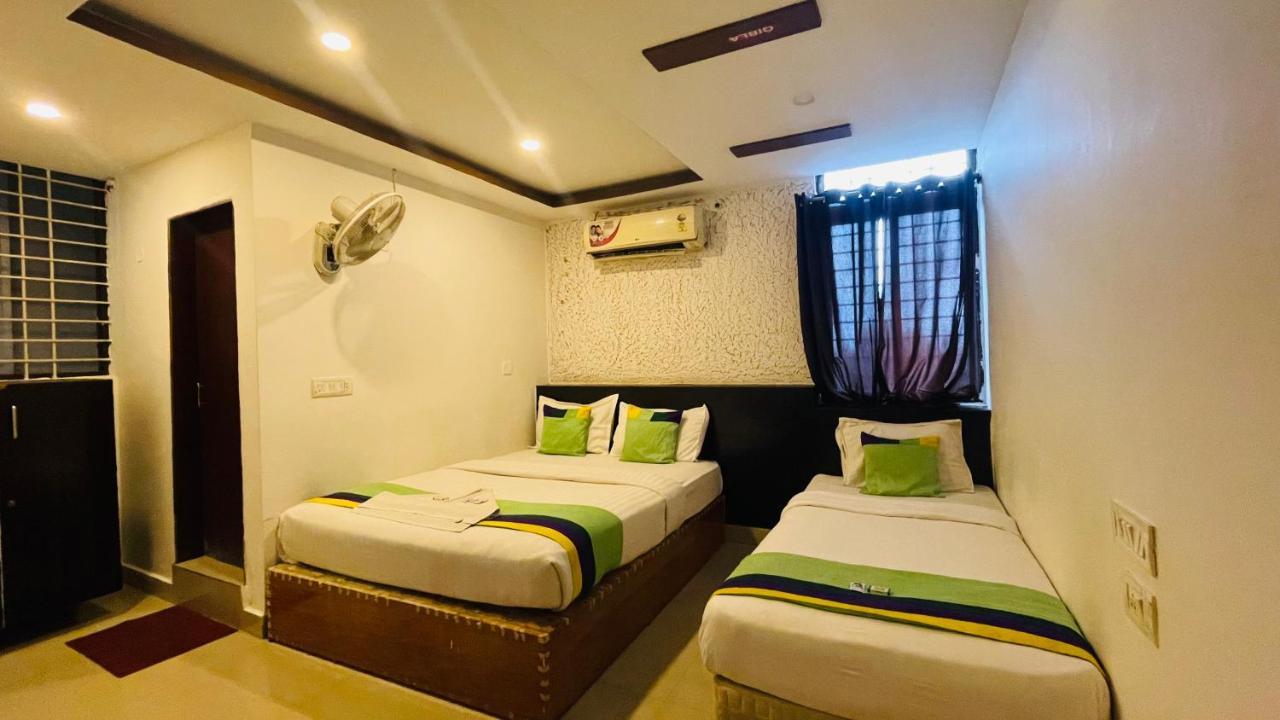 Staymaker Abs Comforts - Opp St Philomena Church Hotel 3*