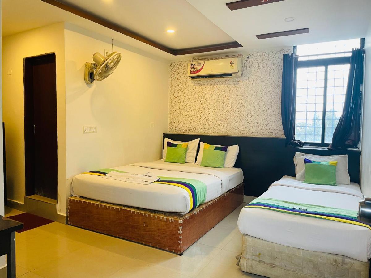 Hotel Staymaker Abs Comforts - Opp St Philomena Church