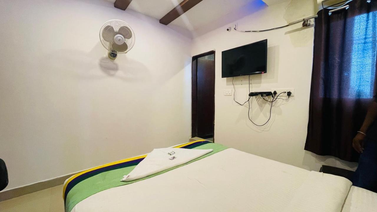 Staymaker Abs Comforts - Opp St Philomena Church Hotel