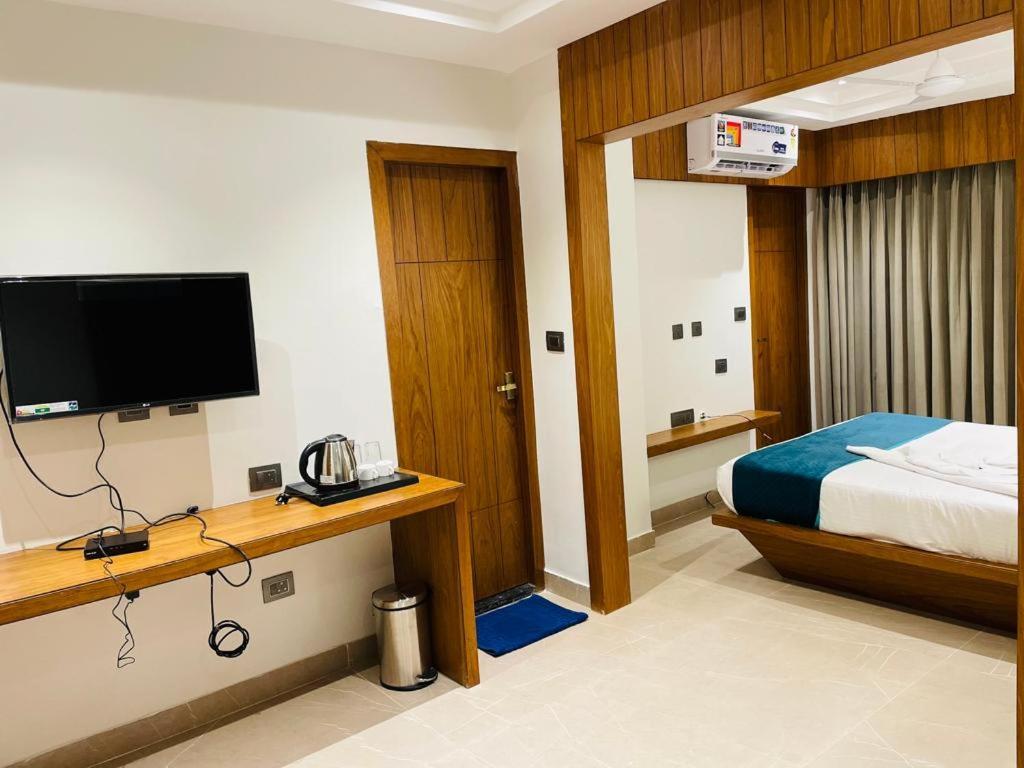 Emora Tree Hotel