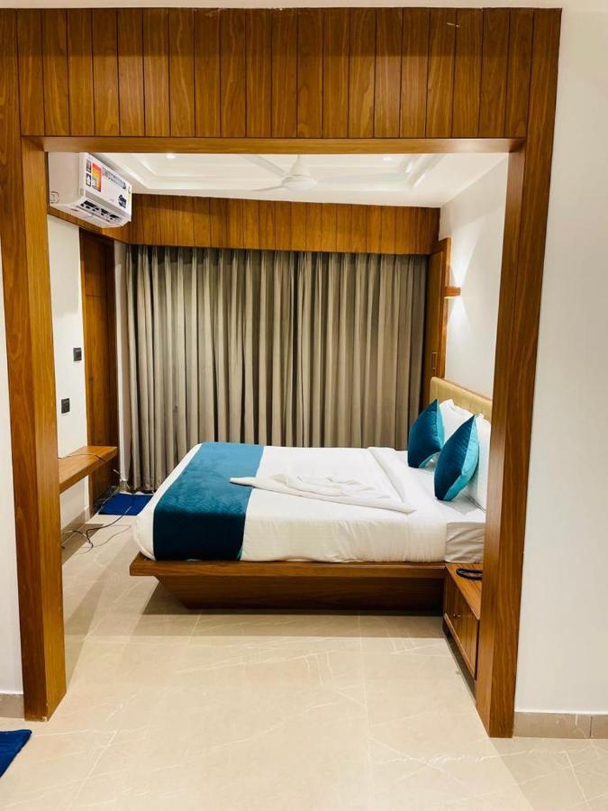 Hotel Emora Tree 3*