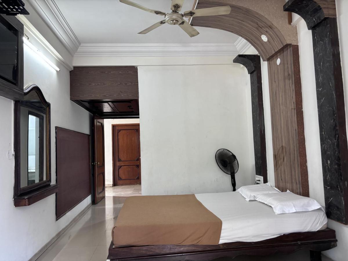 Hotel Raj Empire