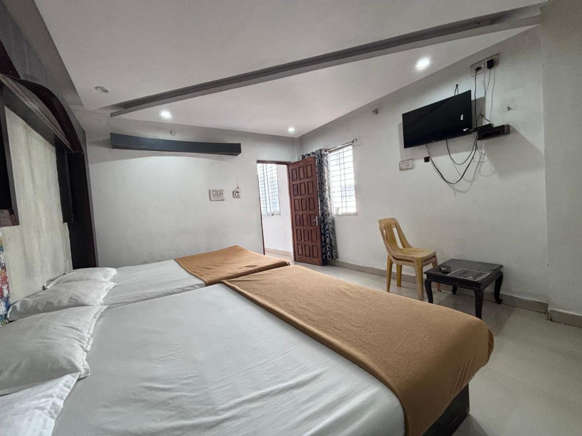 Hotel Raj Empire