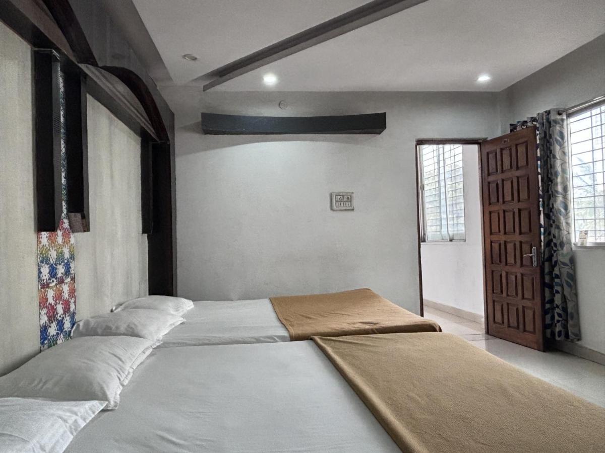 Hotel Raj Empire