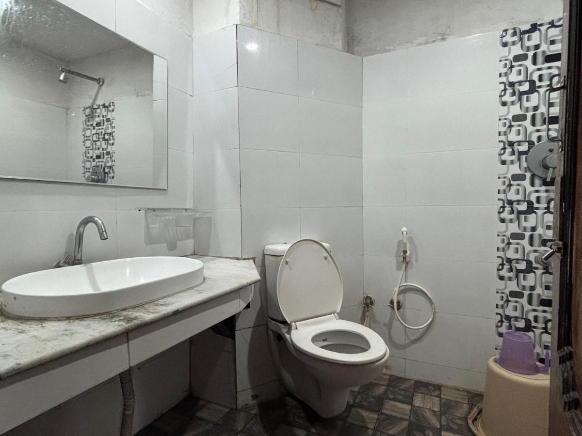 Raj Empire Hotel 3*