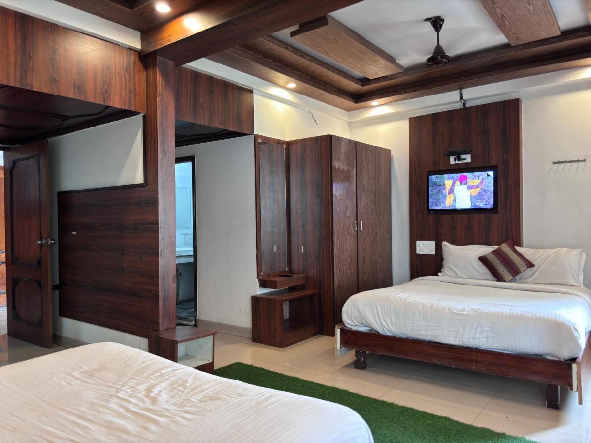 Hotel Raj Empire 3*
