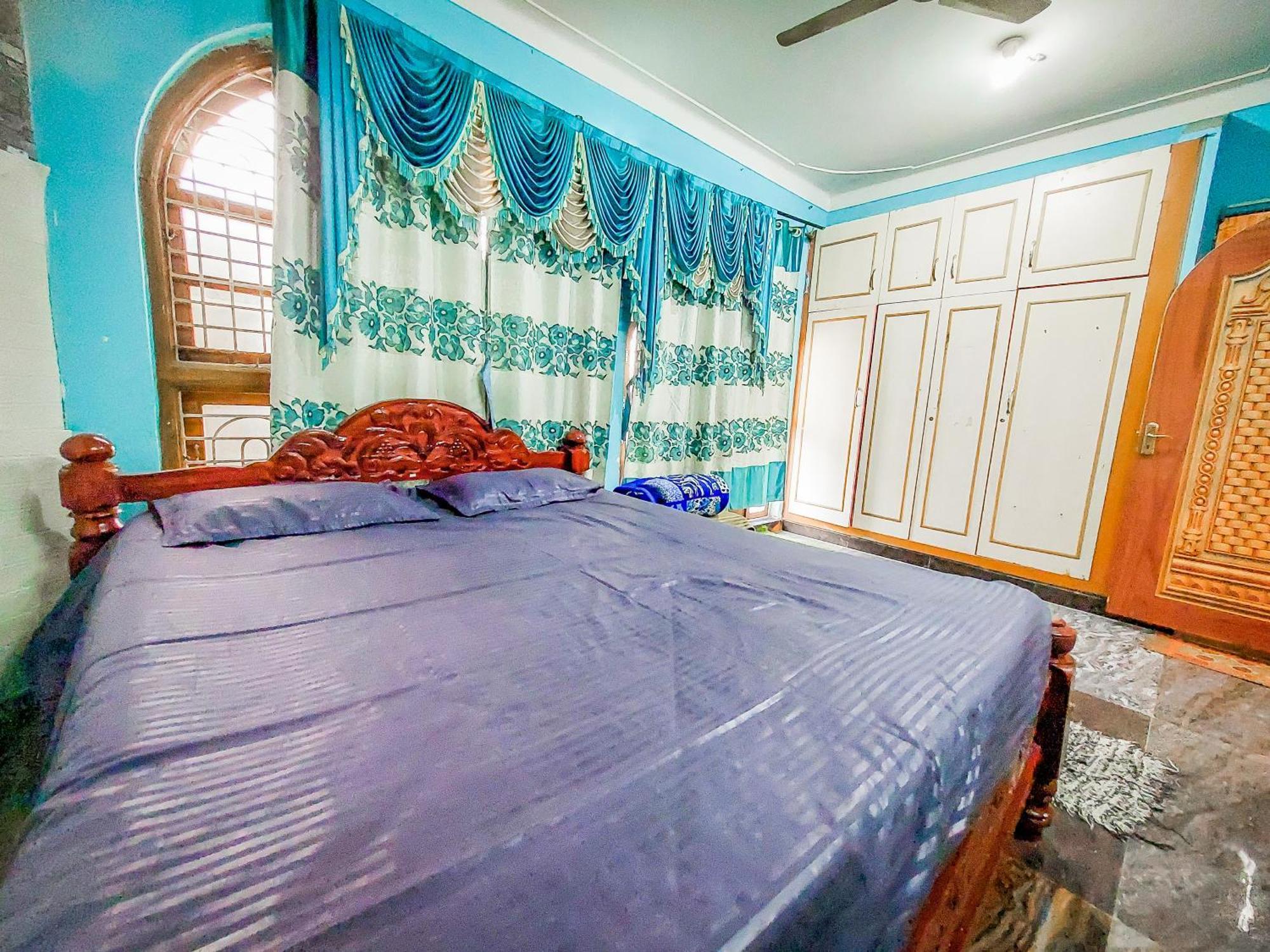 Ark Hotel 3*