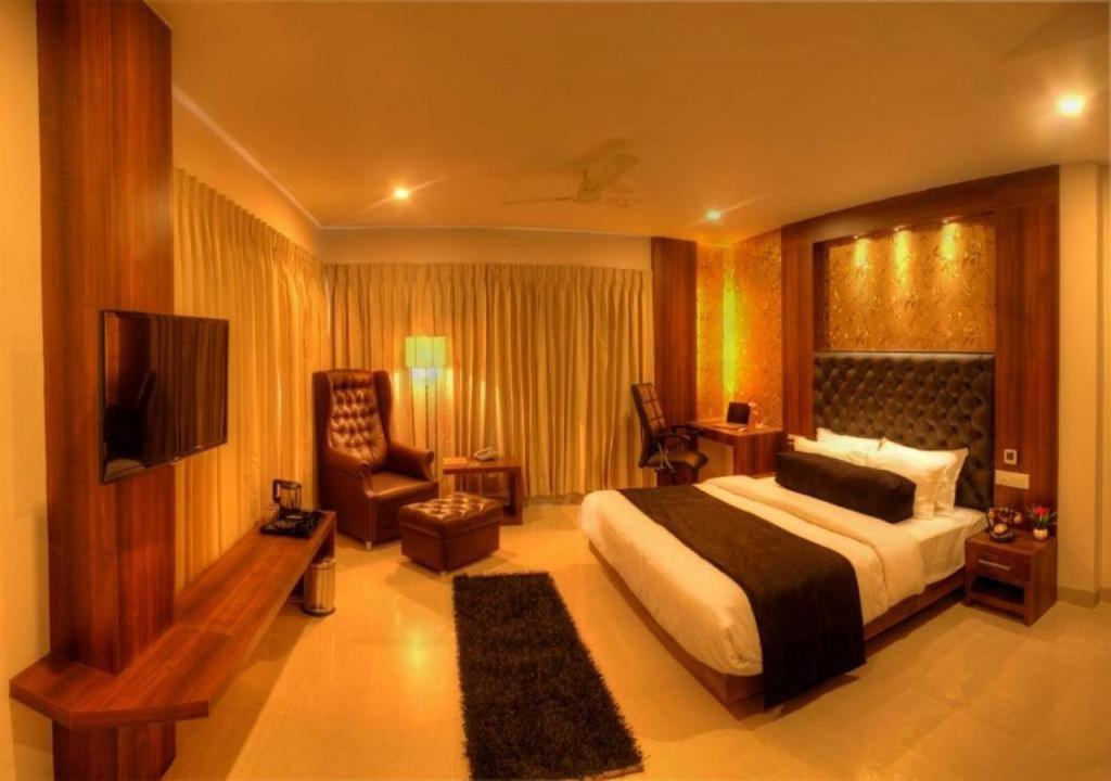Hotel The Dawn Mysore