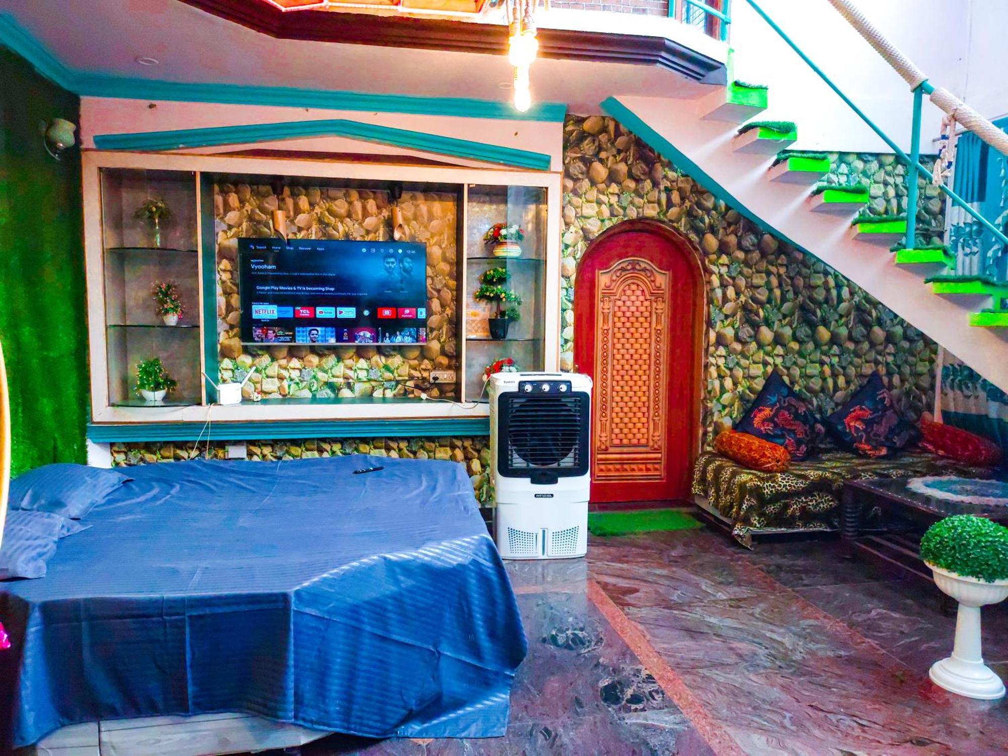 Ark Hotel