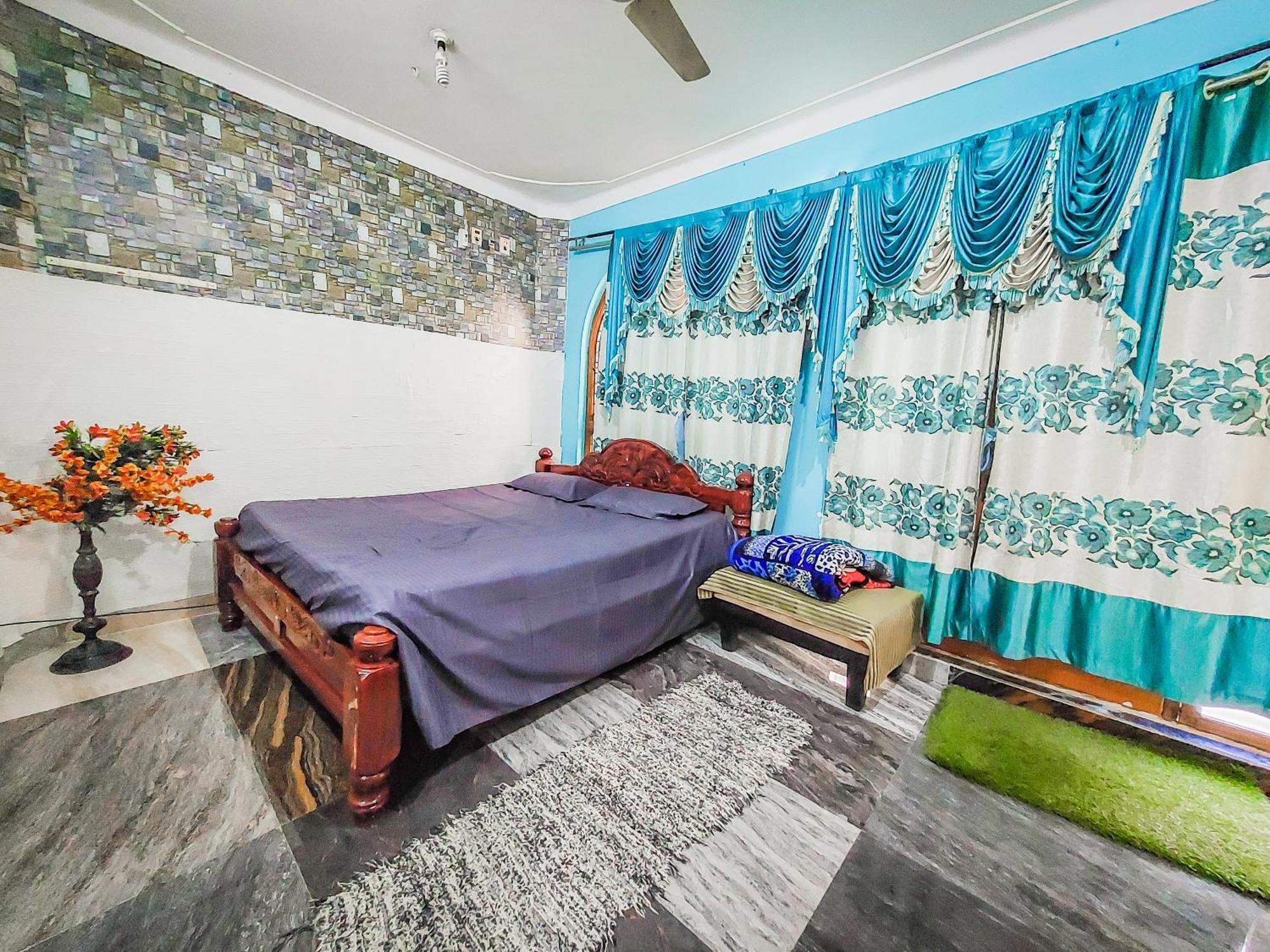 Ark Hotel 3*