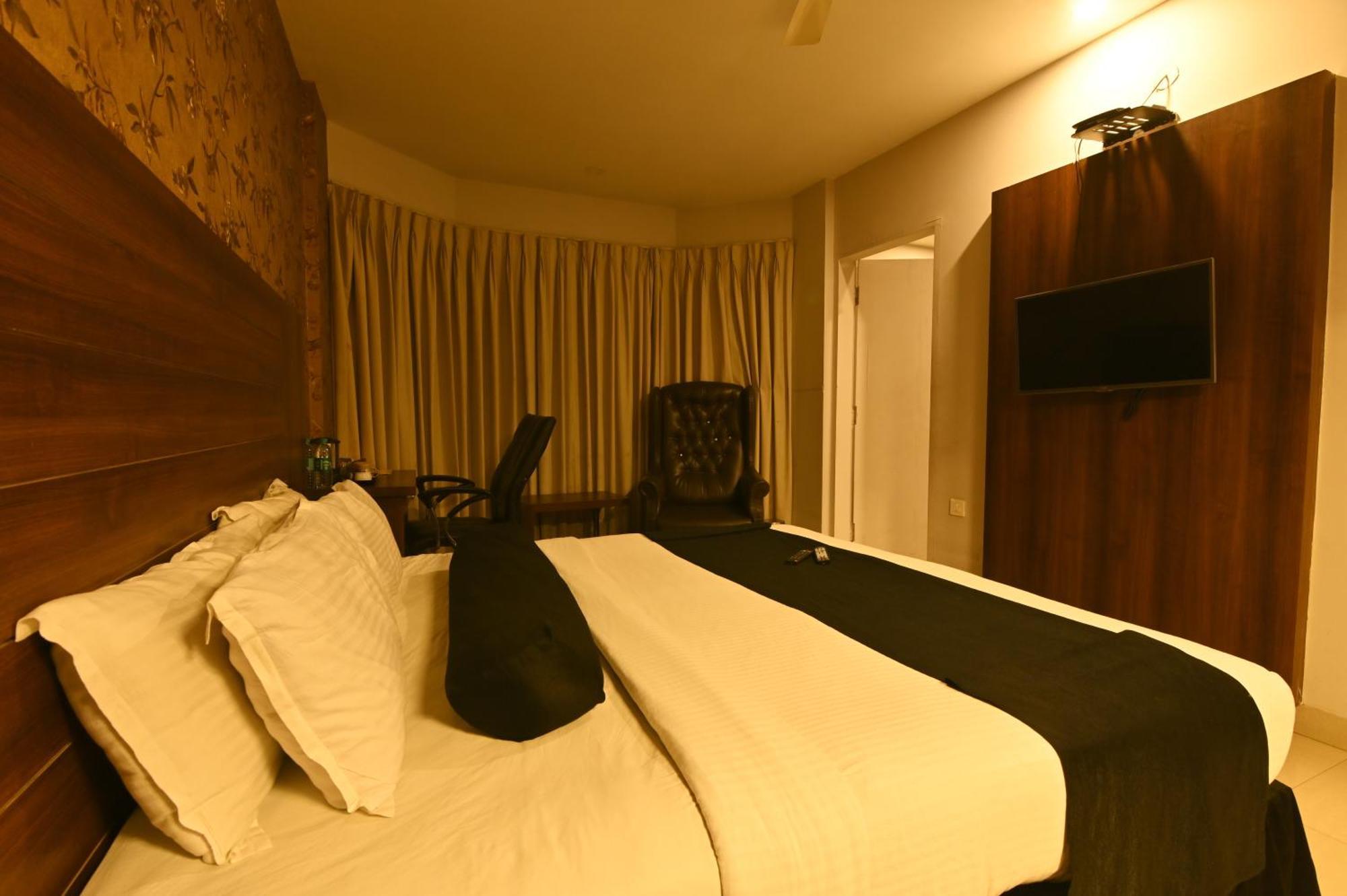 Hotel The Dawn Mysore